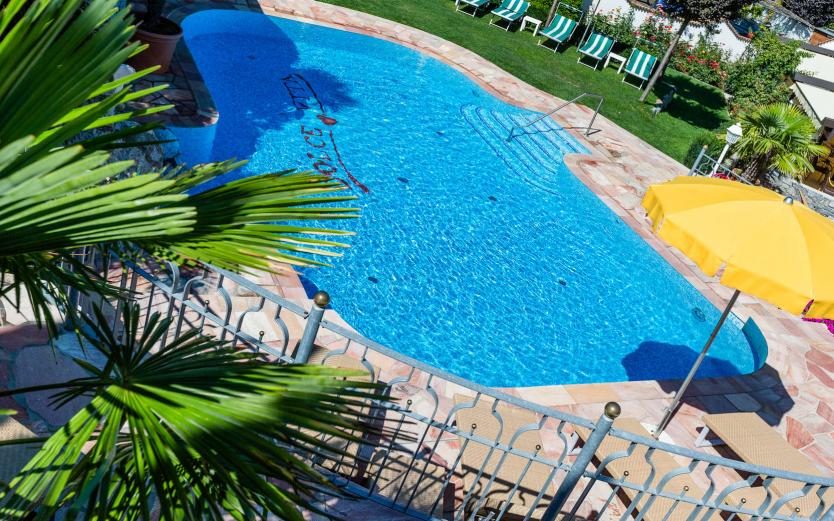 un\'unica grande piscina in Alto Adige nei Dolce Vita Hotel un\'unica grande piscina in Alto Adige nei Dolce Vita Hotel